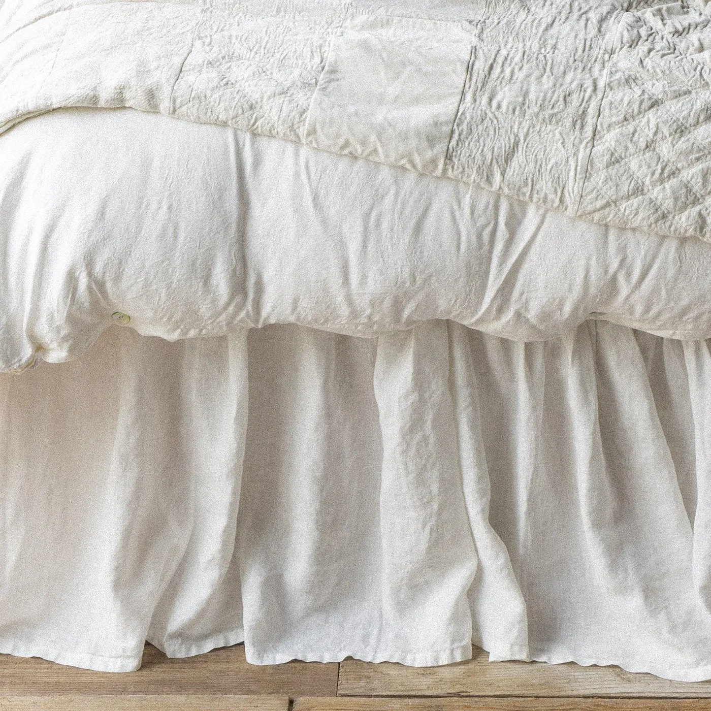 Bella Notte Linen Bed Skirt